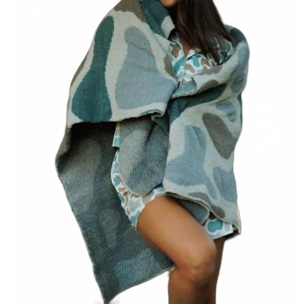 NEW THE FRONT PORCH LABEL throw blanket in camo